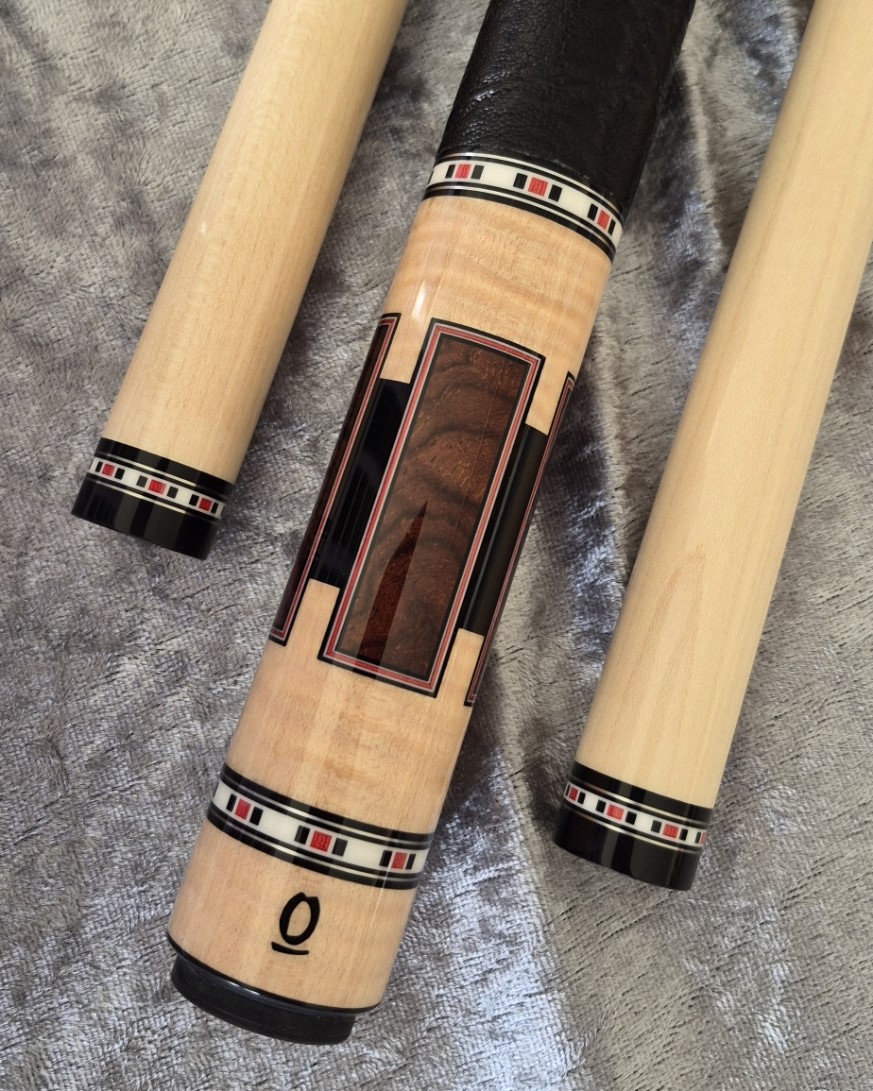 Arthur Cue Curly maple 8 point