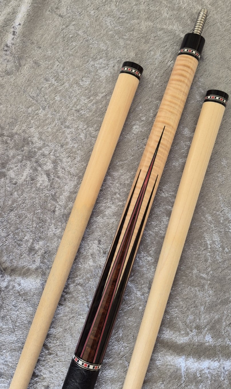 20260923_120516.jpg Arthur Cue Curly maple 8 point