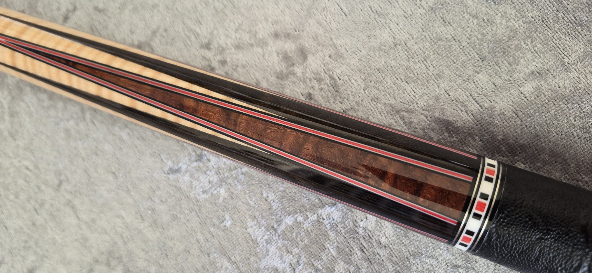 Arthur Cue Curly maple 8 point